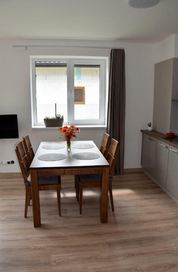 Elemir Apartamento Bešeňová Exterior foto