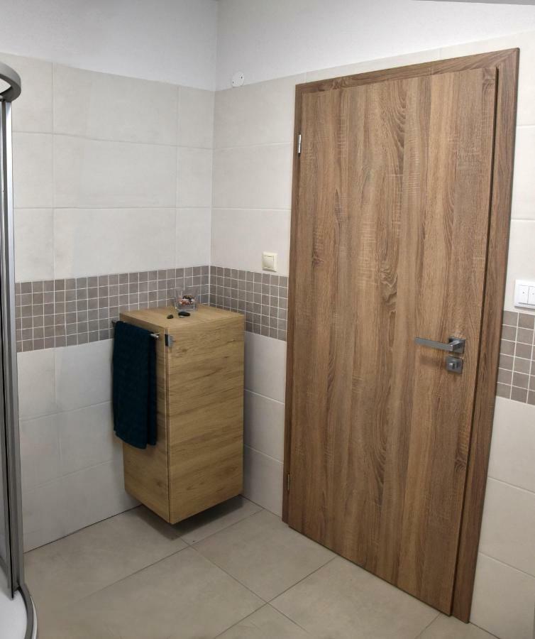 Elemir Apartamento Bešeňová Exterior foto