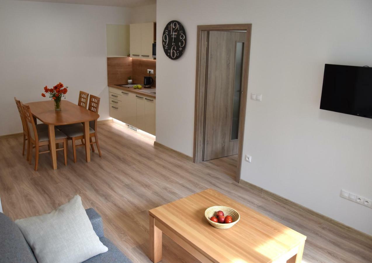 Elemir Apartamento Bešeňová Exterior foto