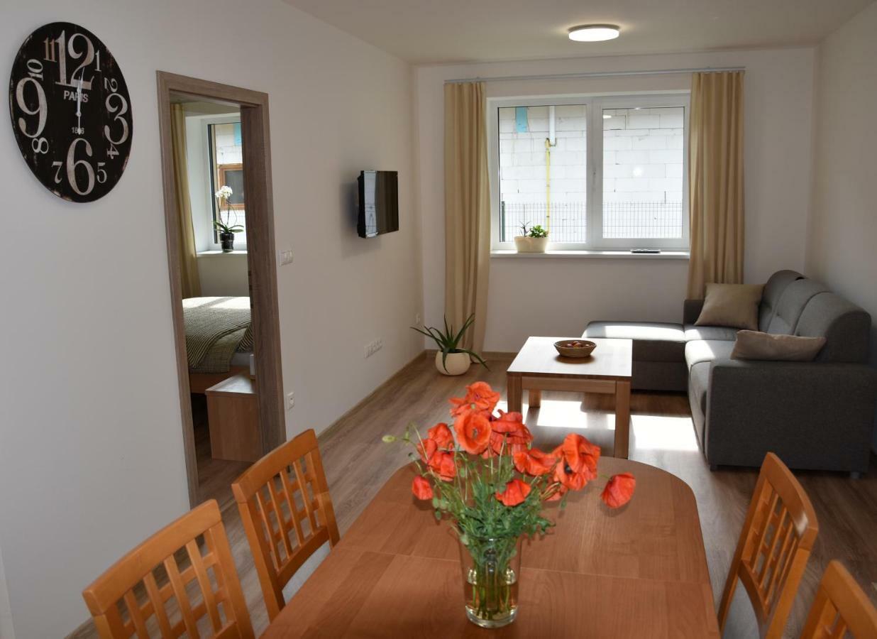 Elemir Apartamento Bešeňová Exterior foto