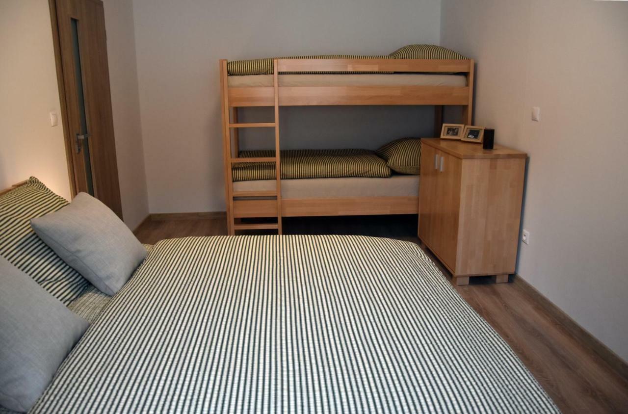 Elemir Apartamento Bešeňová Exterior foto