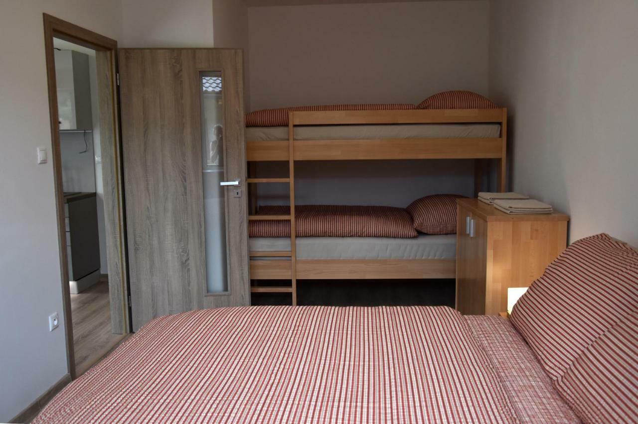 Elemir Apartamento Bešeňová Exterior foto