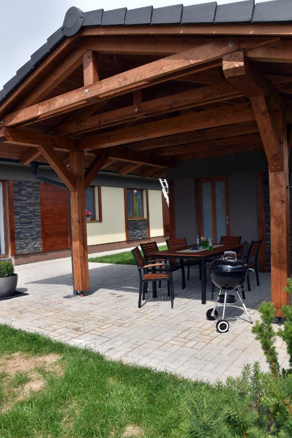 Elemir Apartamento Bešeňová Exterior foto